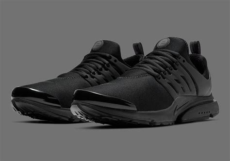 nike black presto shoes.